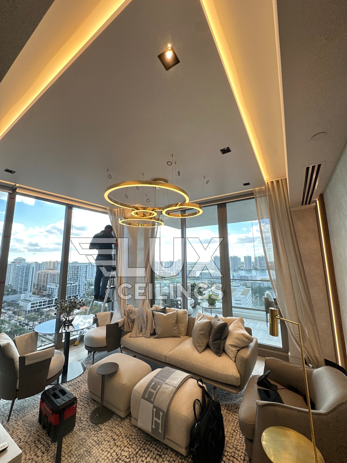 FLOATING & TRAY CEILINGS