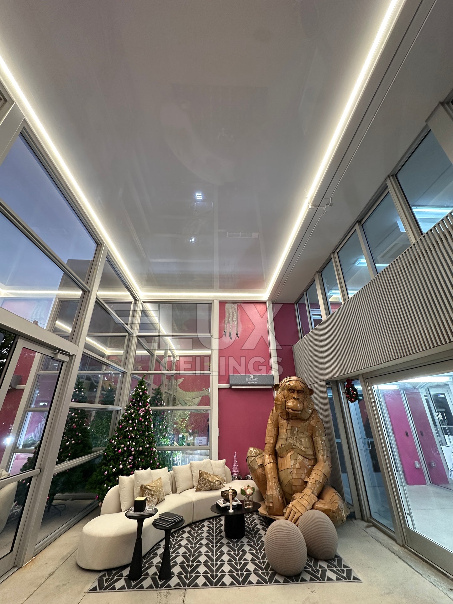 HIGH GLOSS REFLECTIVE CEILING