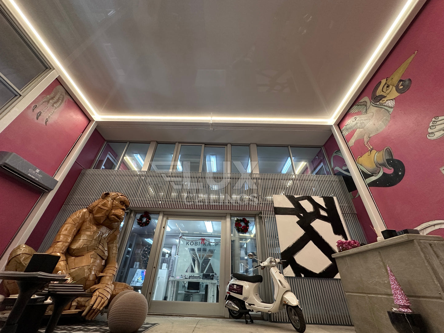 HIGH GLOSS REFLECTIVE CEILING