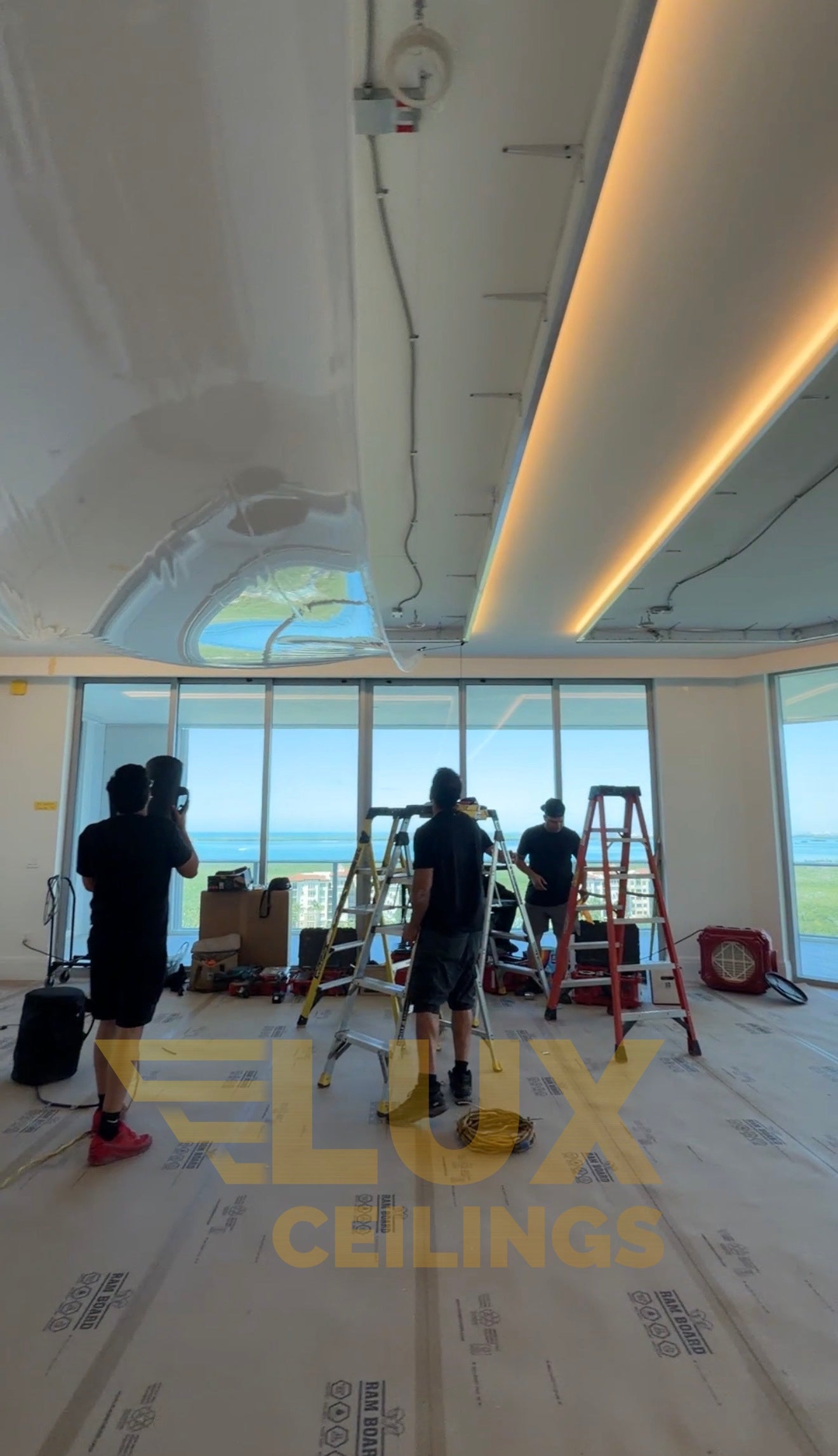 FLOATING & TRAY CEILINGS