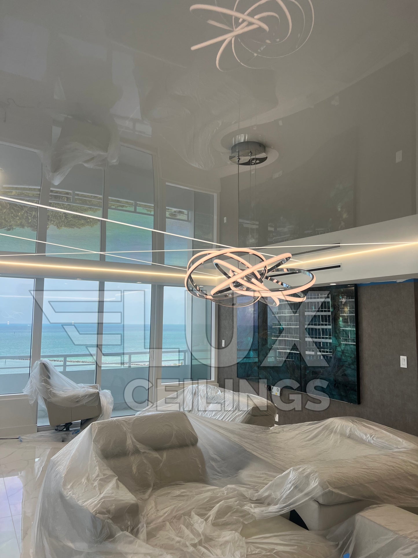 HIGH GLOSS REFLECTIVE CEILING