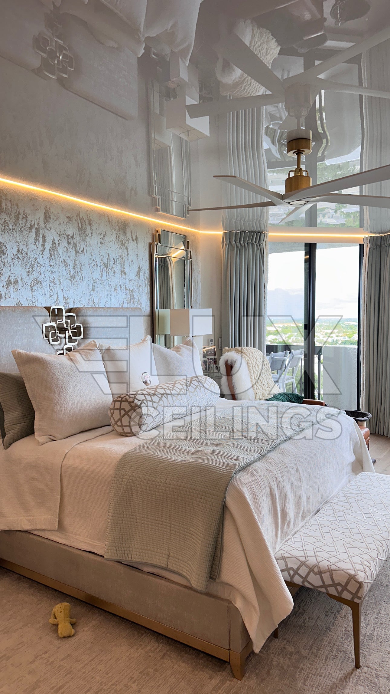 HIGH GLOSS REFLECTIVE CEILING