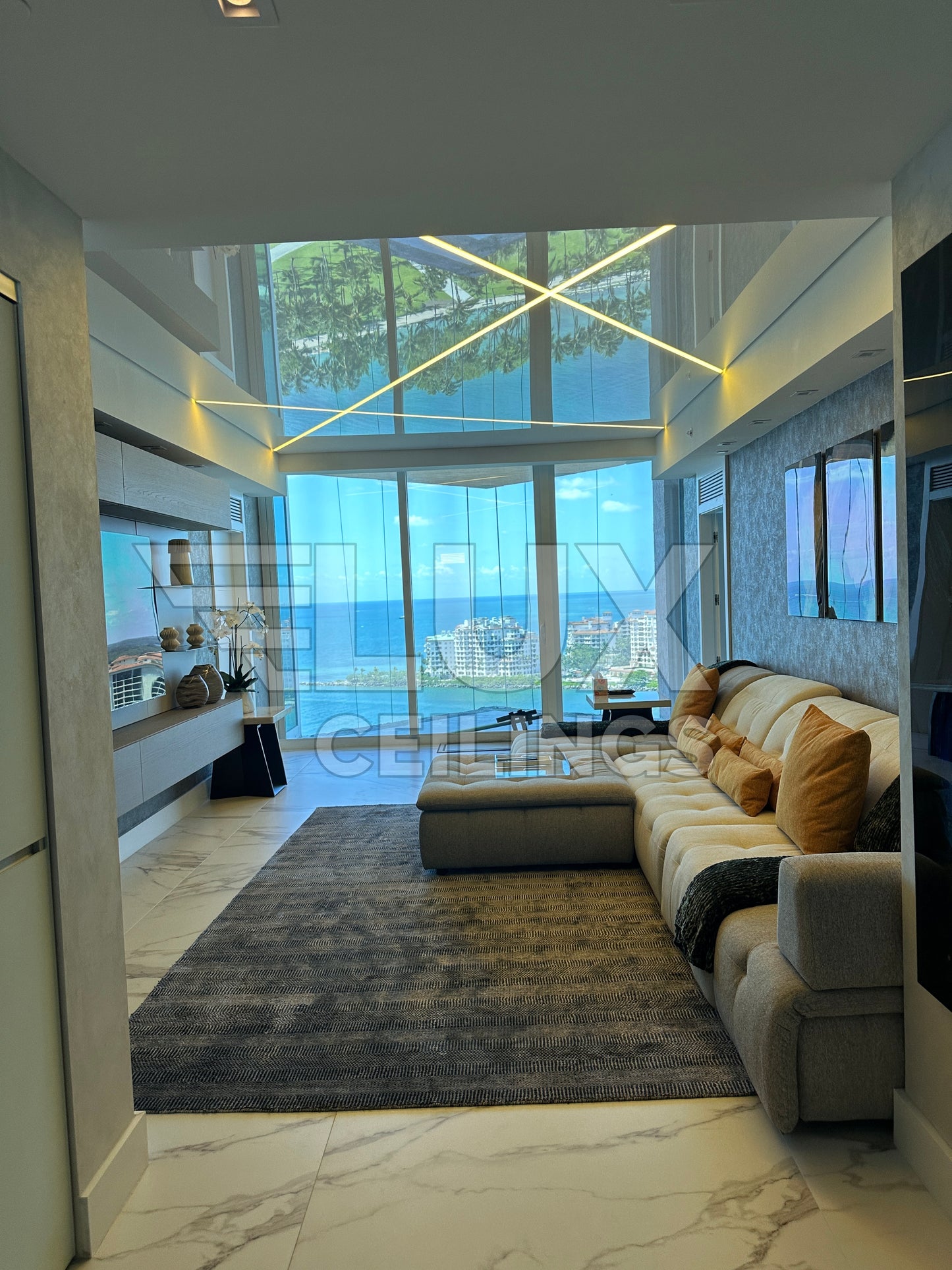 HIGH GLOSS REFLECTIVE CEILING