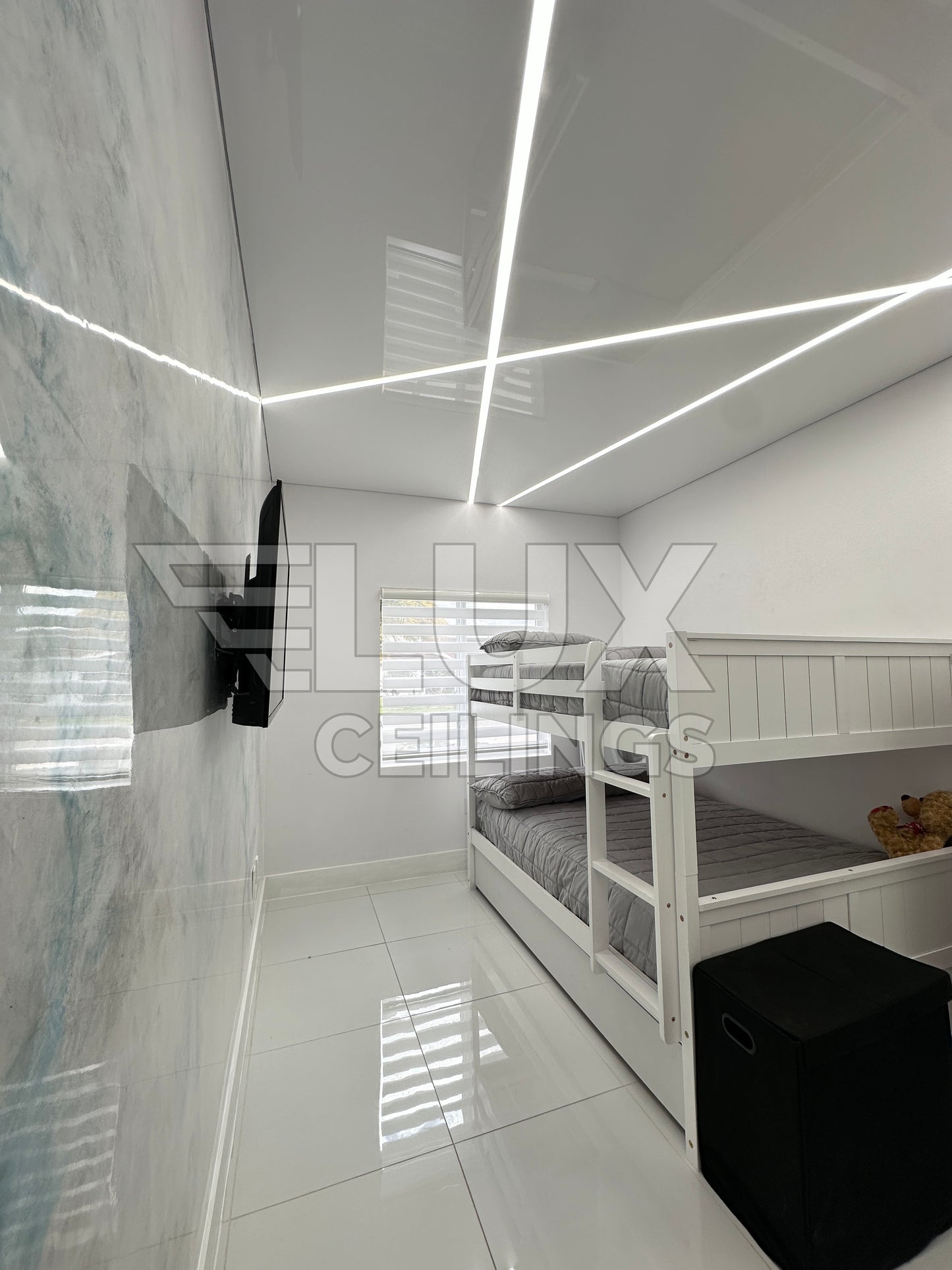 HIGH GLOSS REFLECTIVE CEILING