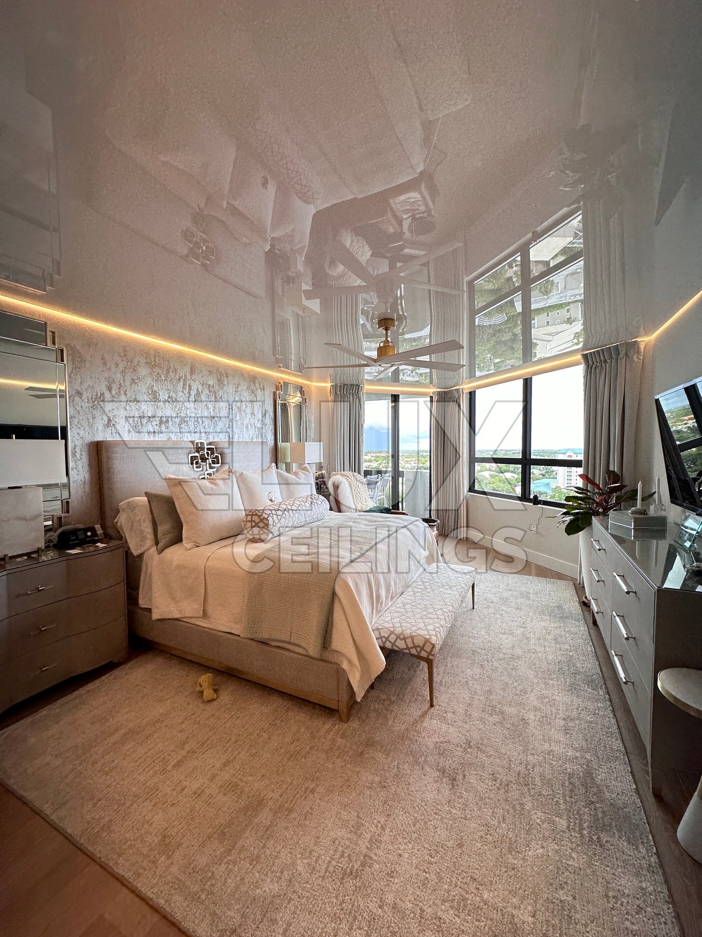 HIGH GLOSS REFLECTIVE CEILING