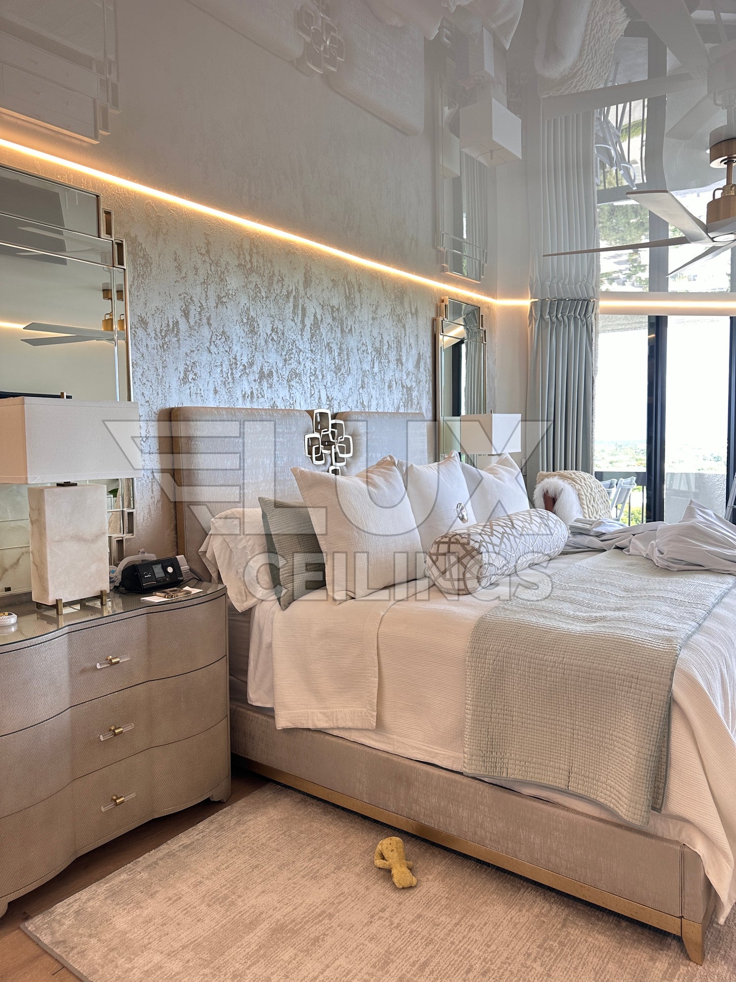 HIGH GLOSS REFLECTIVE CEILING